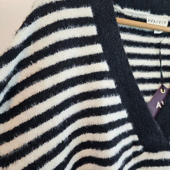 Ava & Viv Sweater Womens 1X Black White Stripped Fuzzy Soft Stretch Cozy V-Neck - Picture 6 of 10